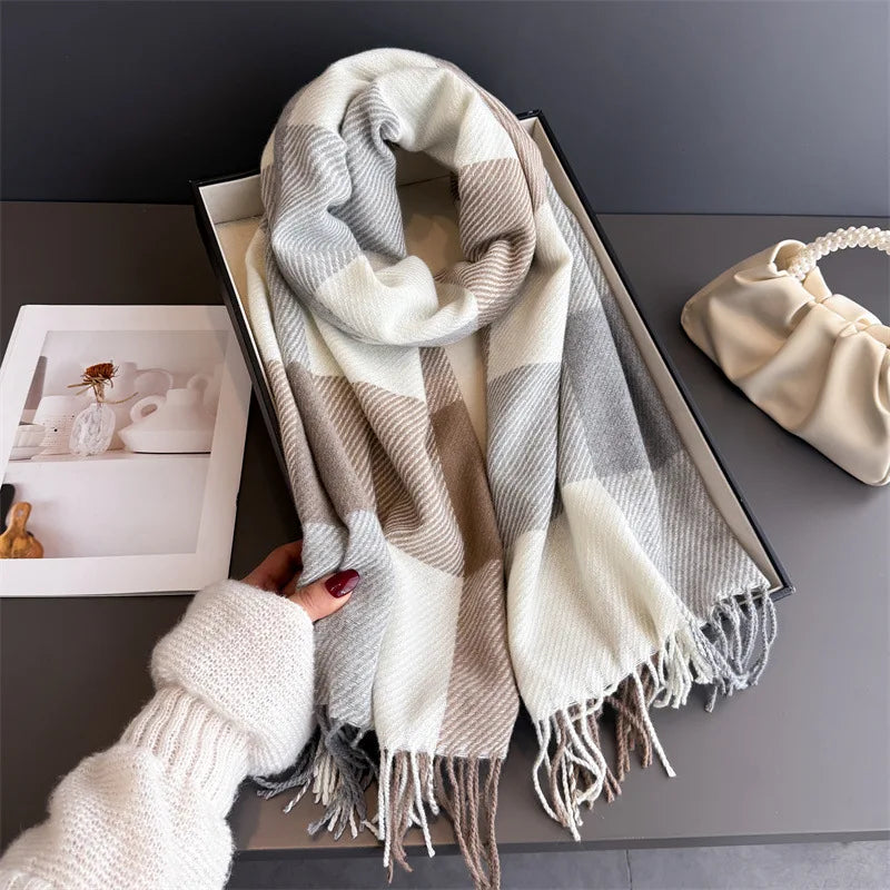 Damen Britischer Karoschal für Herbst & Winter – Warmer Retro-Winterschal mit Fransen, Großes Kariertes Schultertuch