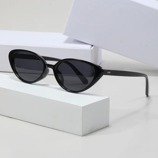 Vintage Cat-Eye-Sonnenbrille mit Nieten – Kleine Retro-Sonnenbrille im Designer-Stil mit UV-Schutz für Damen & Herren