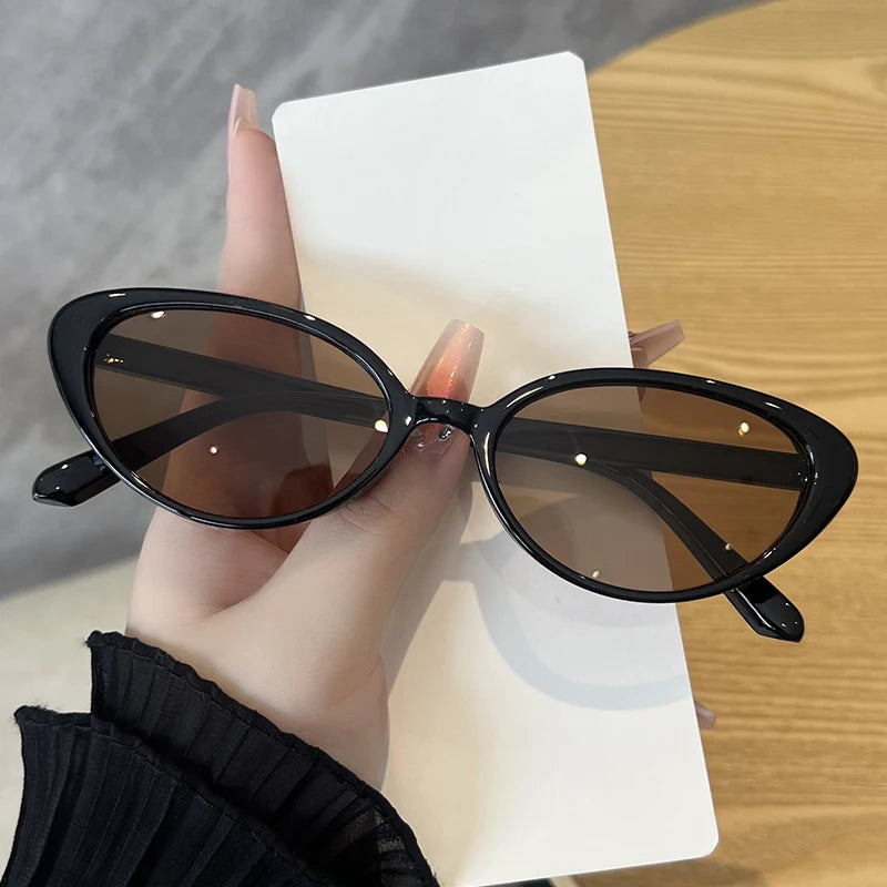 Vintage Cat-Eye-Sonnenbrille mit Nieten – Kleine Retro-Sonnenbrille im Designer-Stil mit UV-Schutz für Damen & Herren