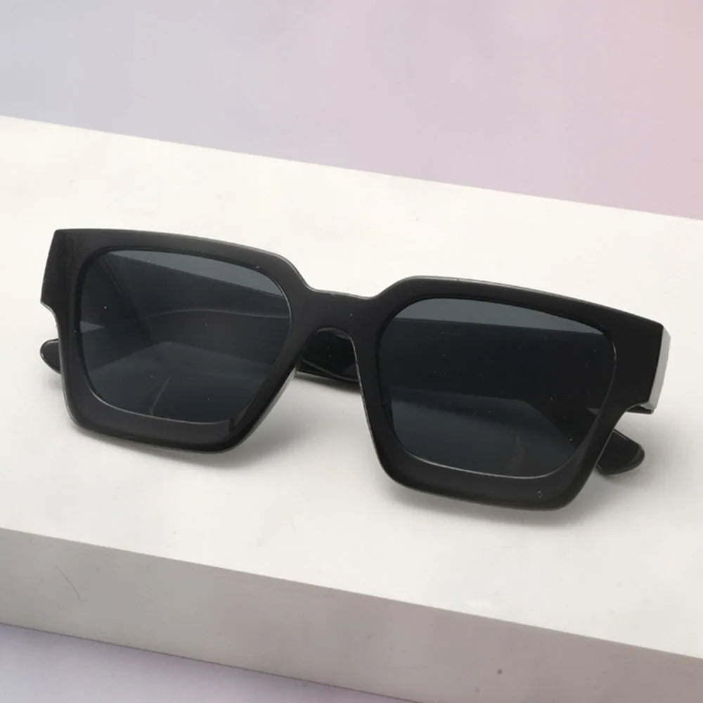 Klassische Unisex-Sonnenbrille – Modische Sonnenbrille mit Kunststoffrahmen für Strand, Partys & Bühnenauftritte