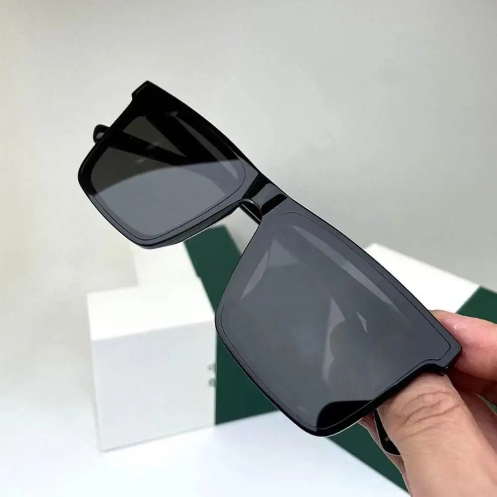 Sonnenbrille mit Eckigem Rahmen – Schwarze Retro-Sonnenbrille für Streetwear, Sommer & Strand