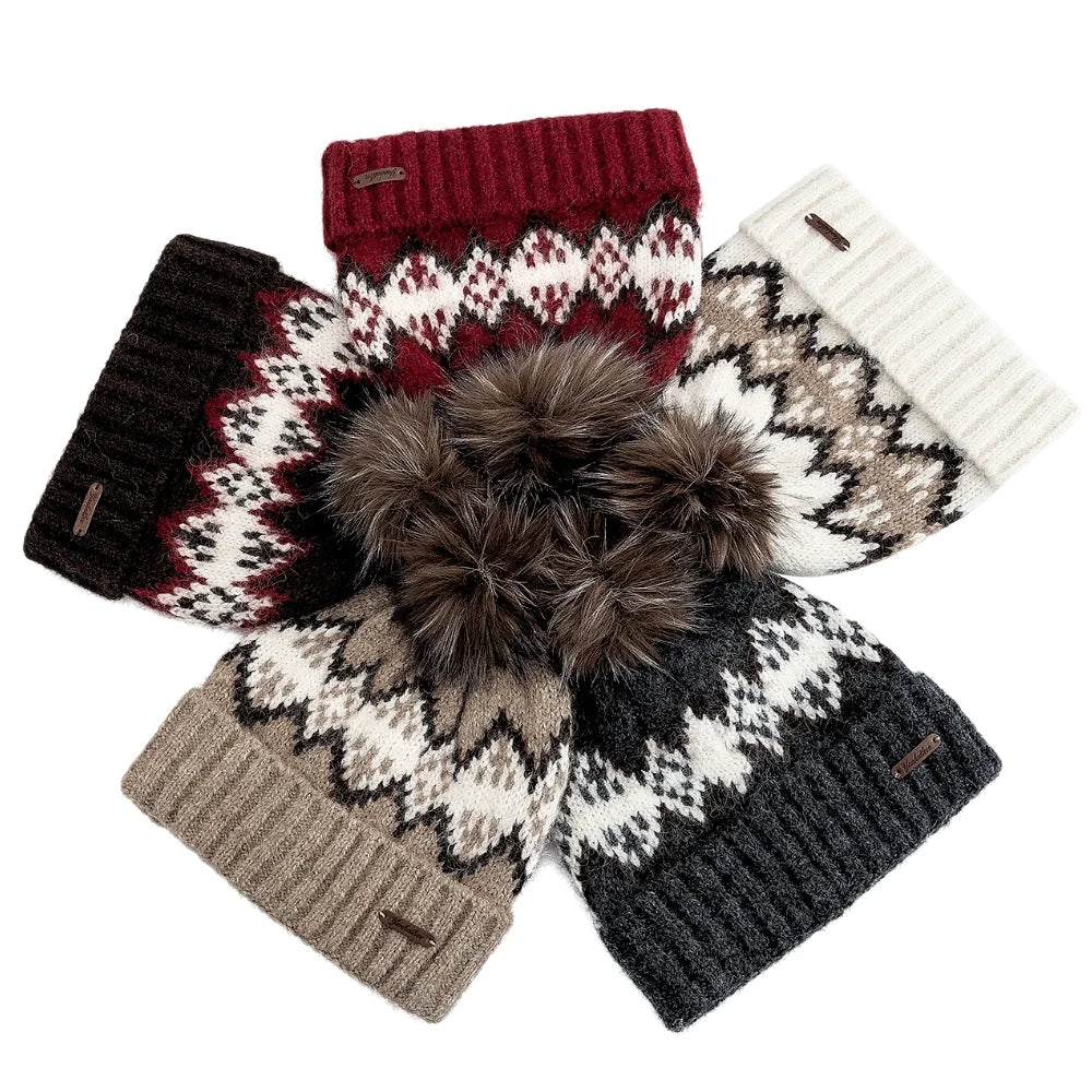 Damen Fair-Isle Jacquard Winter-Strickmütze – Lockere Beanie mit Kunstfell-Bommeln
