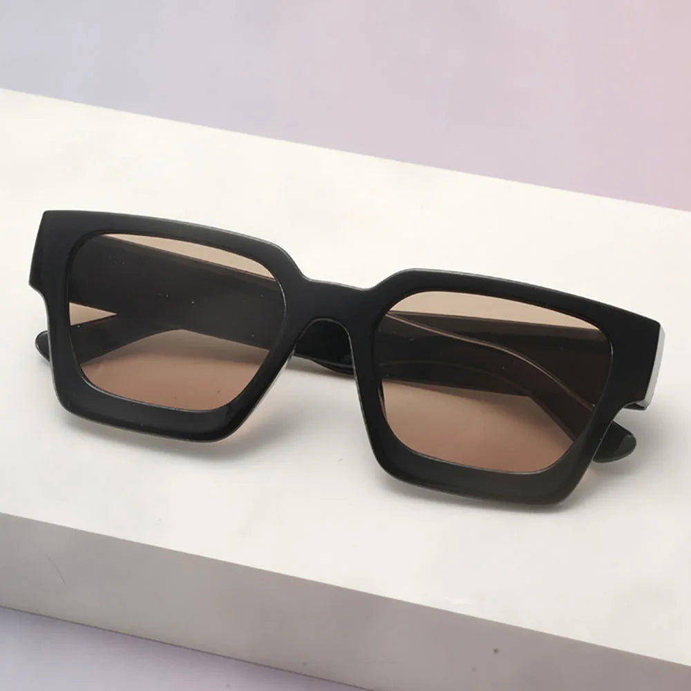Klassische Unisex-Sonnenbrille – Modische Sonnenbrille mit Kunststoffrahmen für Strand, Partys & Bühnenauftritte