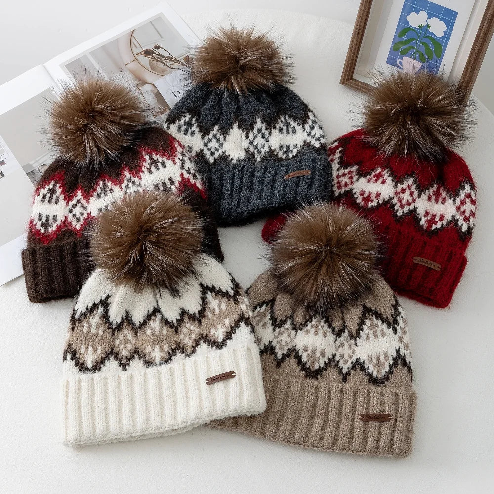 Damen Fair-Isle Jacquard Winter-Strickmütze – Lockere Beanie mit Kunstfell-Bommeln