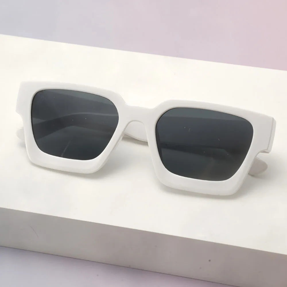 Klassische Unisex-Sonnenbrille – Modische Sonnenbrille mit Kunststoffrahmen für Strand, Partys & Bühnenauftritte