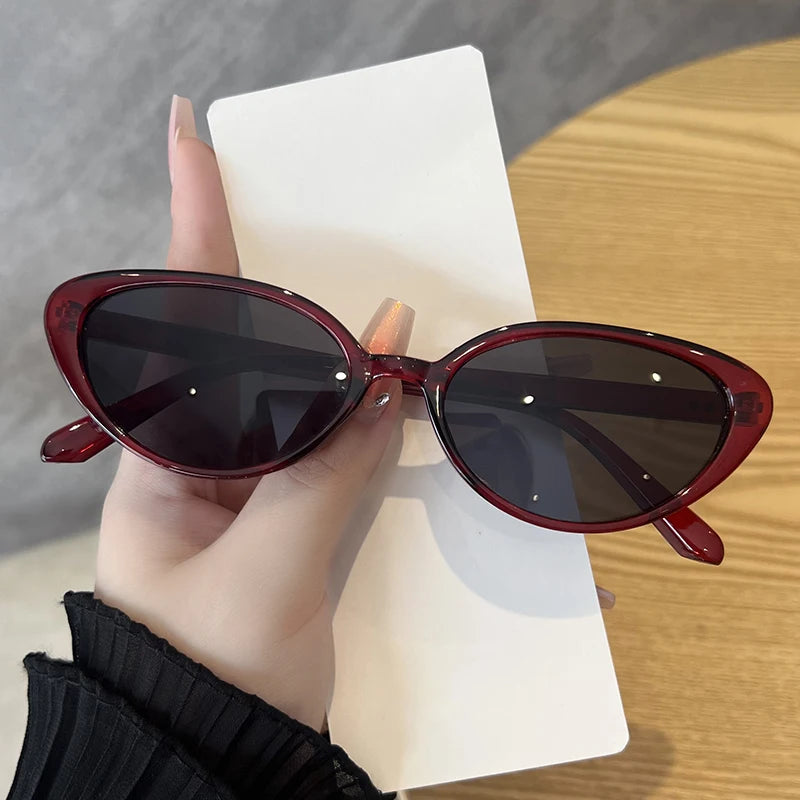 Vintage Cat-Eye-Sonnenbrille mit Nieten – Kleine Retro-Sonnenbrille im Designer-Stil mit UV-Schutz für Damen & Herren