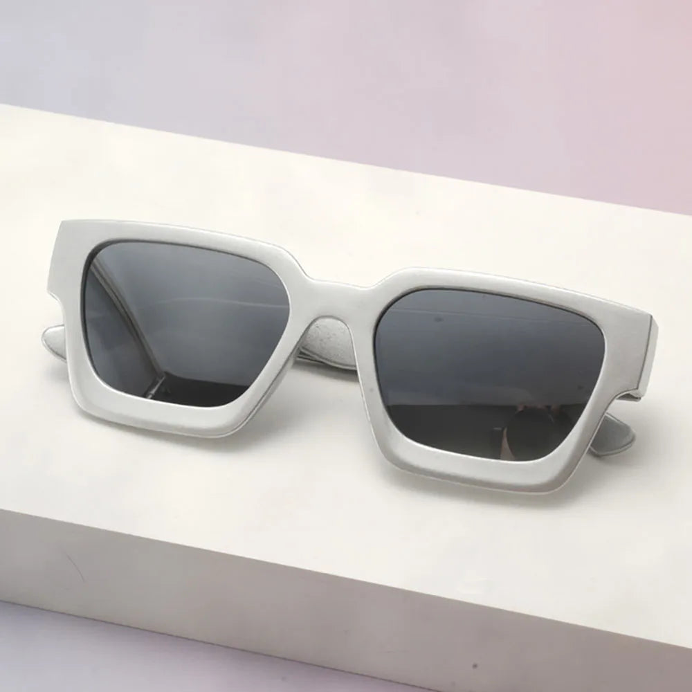 Klassische Unisex-Sonnenbrille – Modische Sonnenbrille mit Kunststoffrahmen für Strand, Partys & Bühnenauftritte