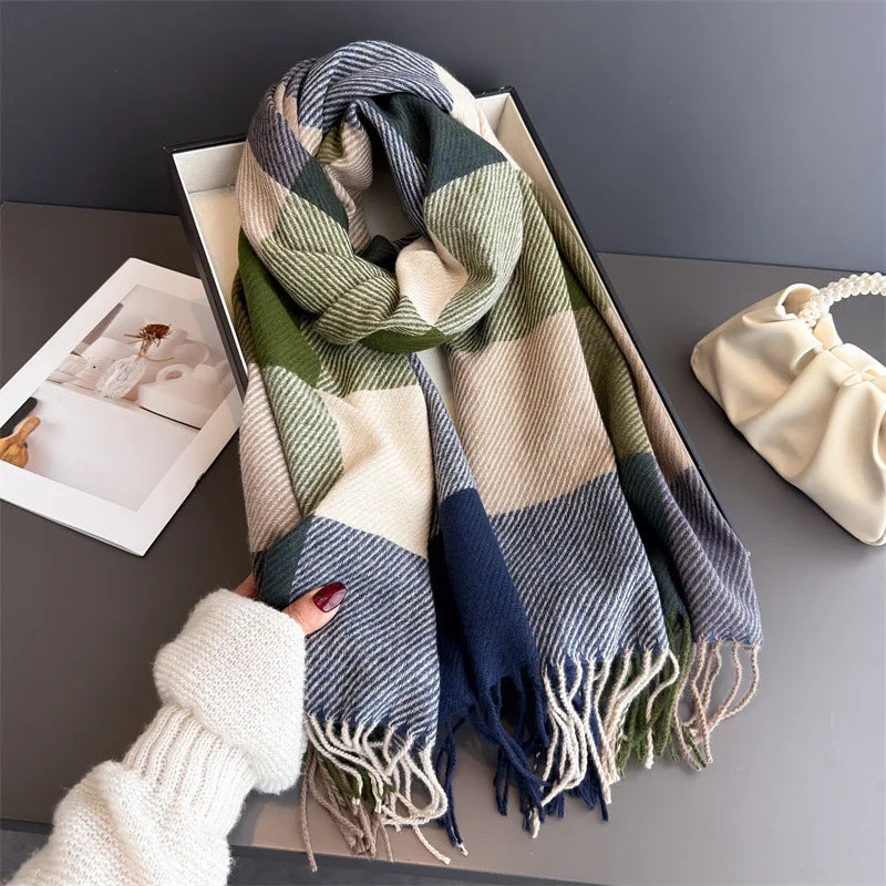 Damen Britischer Karoschal für Herbst & Winter – Warmer Retro-Winterschal mit Fransen, Großes Kariertes Schultertuch