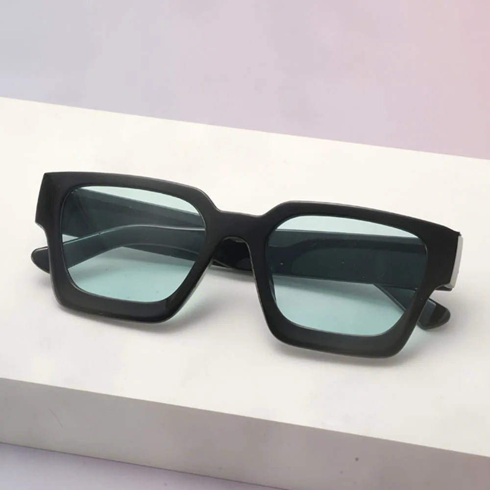 Klassische Unisex-Sonnenbrille – Modische Sonnenbrille mit Kunststoffrahmen für Strand, Partys & Bühnenauftritte