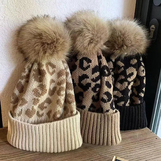 Leopardenmuster Winter-Strickmütze – Warme Dicke Beanie mit Bommel & Rollrand für Damen & Herren