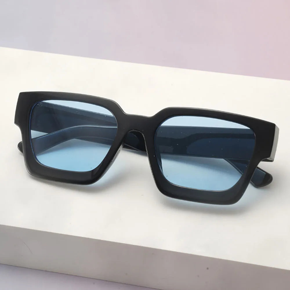 Klassische Unisex-Sonnenbrille – Modische Sonnenbrille mit Kunststoffrahmen für Strand, Partys & Bühnenauftritte