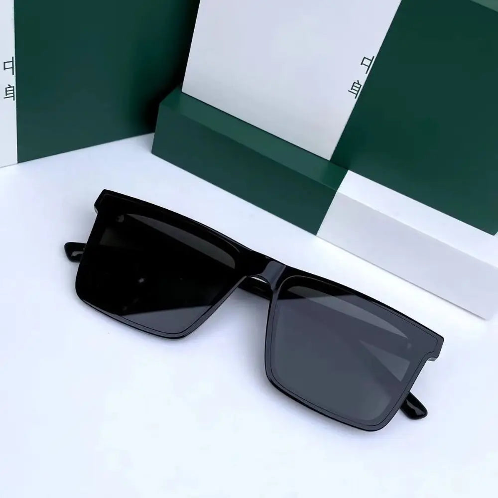 Sonnenbrille mit Eckigem Rahmen – Schwarze Retro-Sonnenbrille für Streetwear, Sommer & Strand