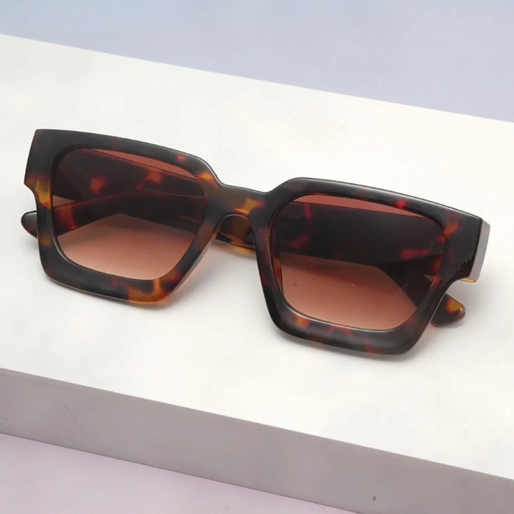 Klassische Unisex-Sonnenbrille – Modische Sonnenbrille mit Kunststoffrahmen für Strand, Partys & Bühnenauftritte