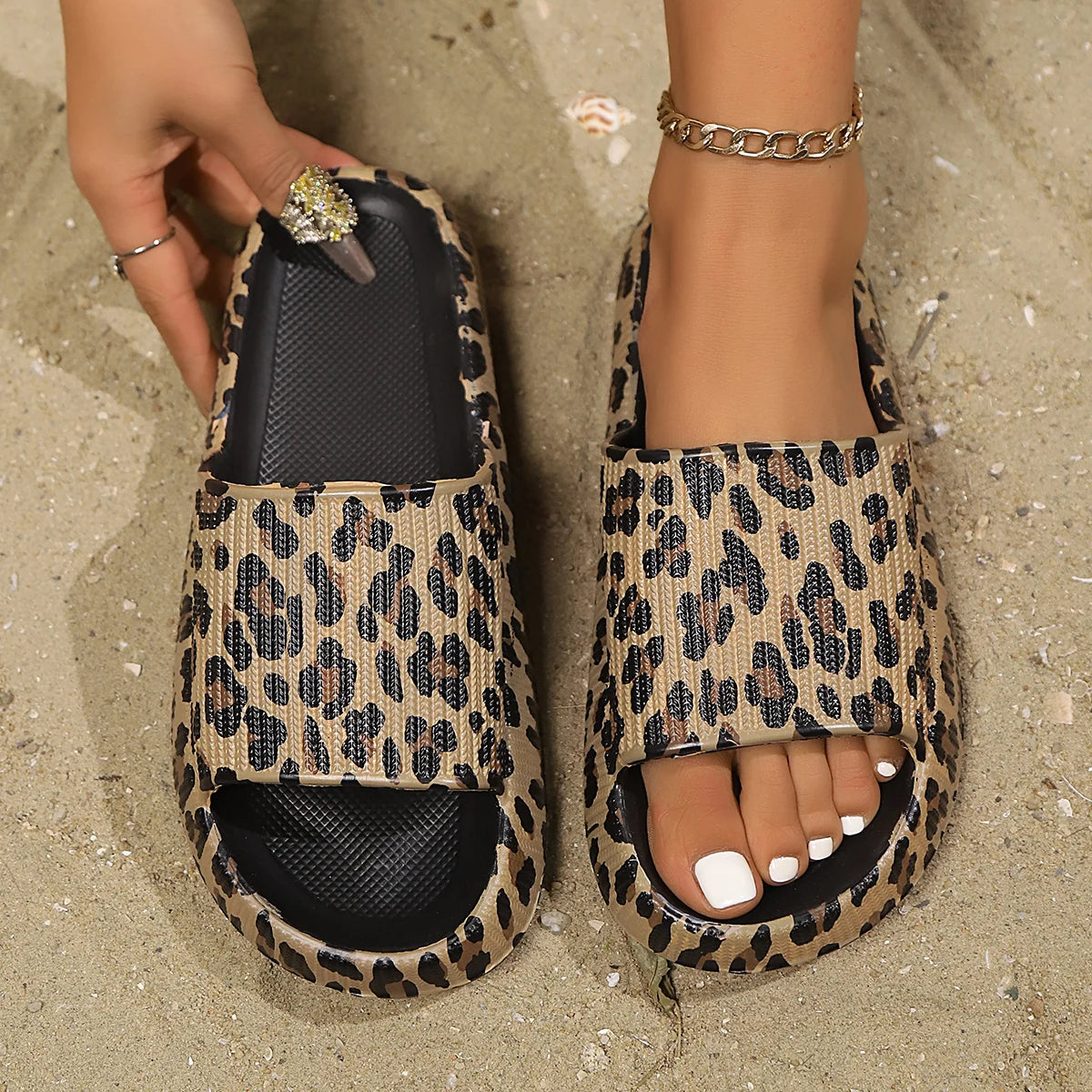 Sommer Leopard Slipper – Modische Dicksohlige Hausschuhe Dusch-Slides Sexy Strandsandalen Vielseitige Damen Slipper